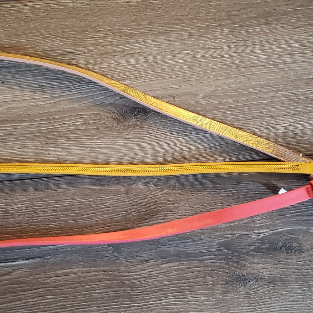 Mixed color belts